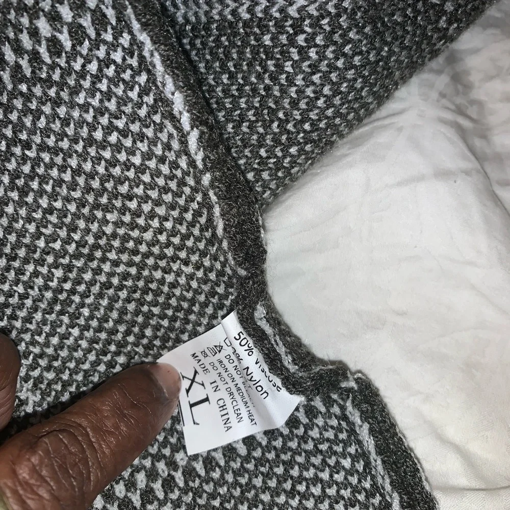 Sweater - Picture 4 of 5